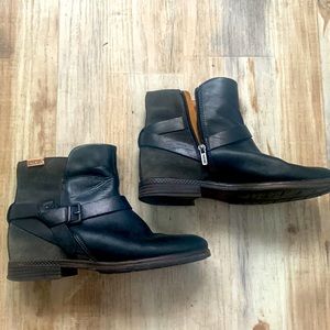 Pikolinos Leather short boot